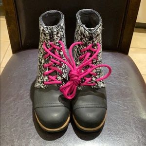 Sorel PDX wedge bootie. Size 9